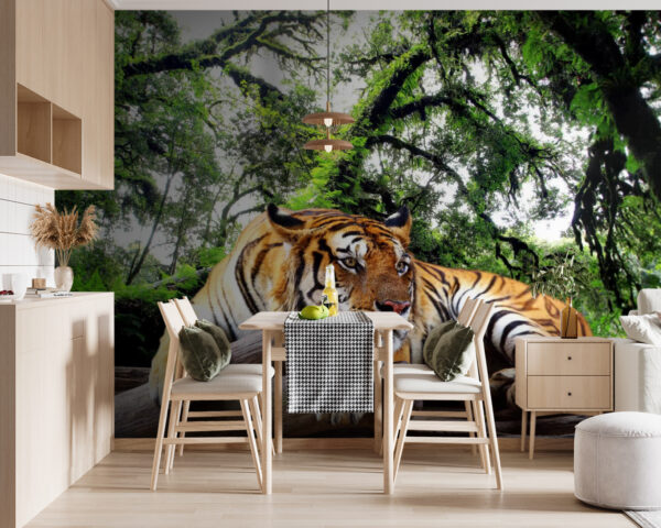 Tigris fekszik egy fatörzsön Fotótapéta Tigris fekszik egy fatörzsön